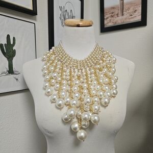 Luxurious Gold and Pearl Cascade Necklace